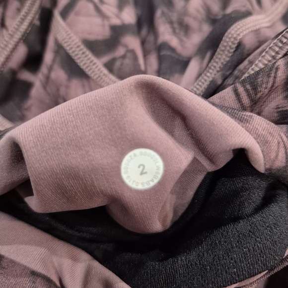 Lululemon Athletica Women's Patterned Leggings - Dark Maroon Size 2 - Picture 4 of 4